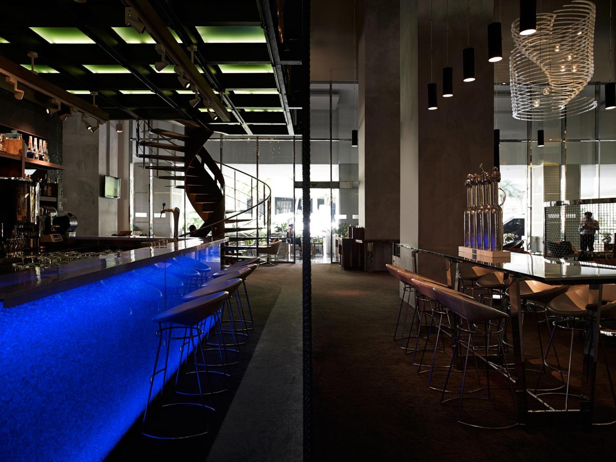 Pullman Jakarta Central Park Exteriör bild The bar at the 101 bar