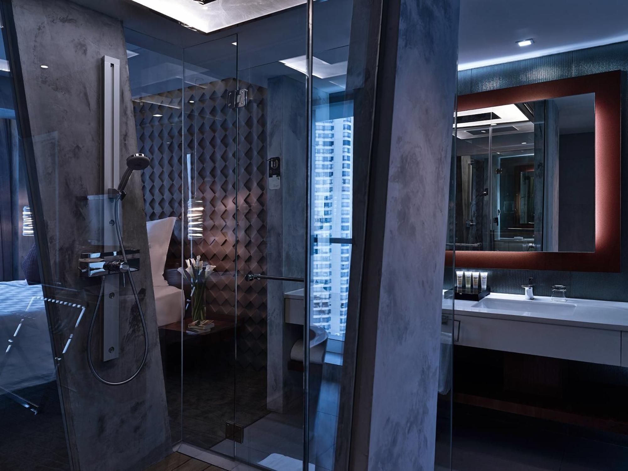 Pullman Jakarta Central Park Exteriör bild Bathroom