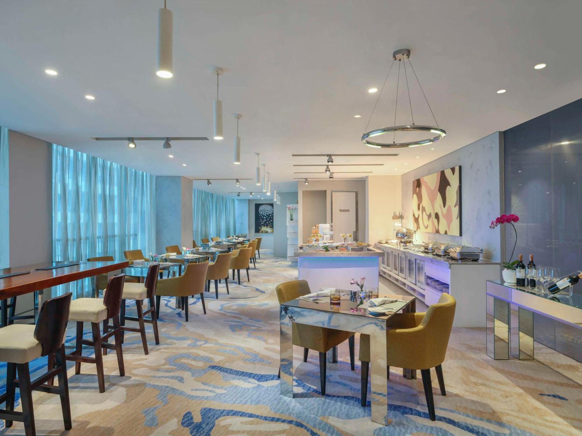 Pullman Jakarta Central Park Exteriör bild Club Lounge at the hotel