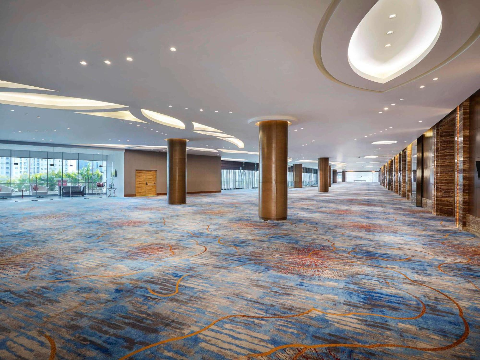 Pullman Jakarta Central Park Exteriör bild The interior of the National Convention Centre