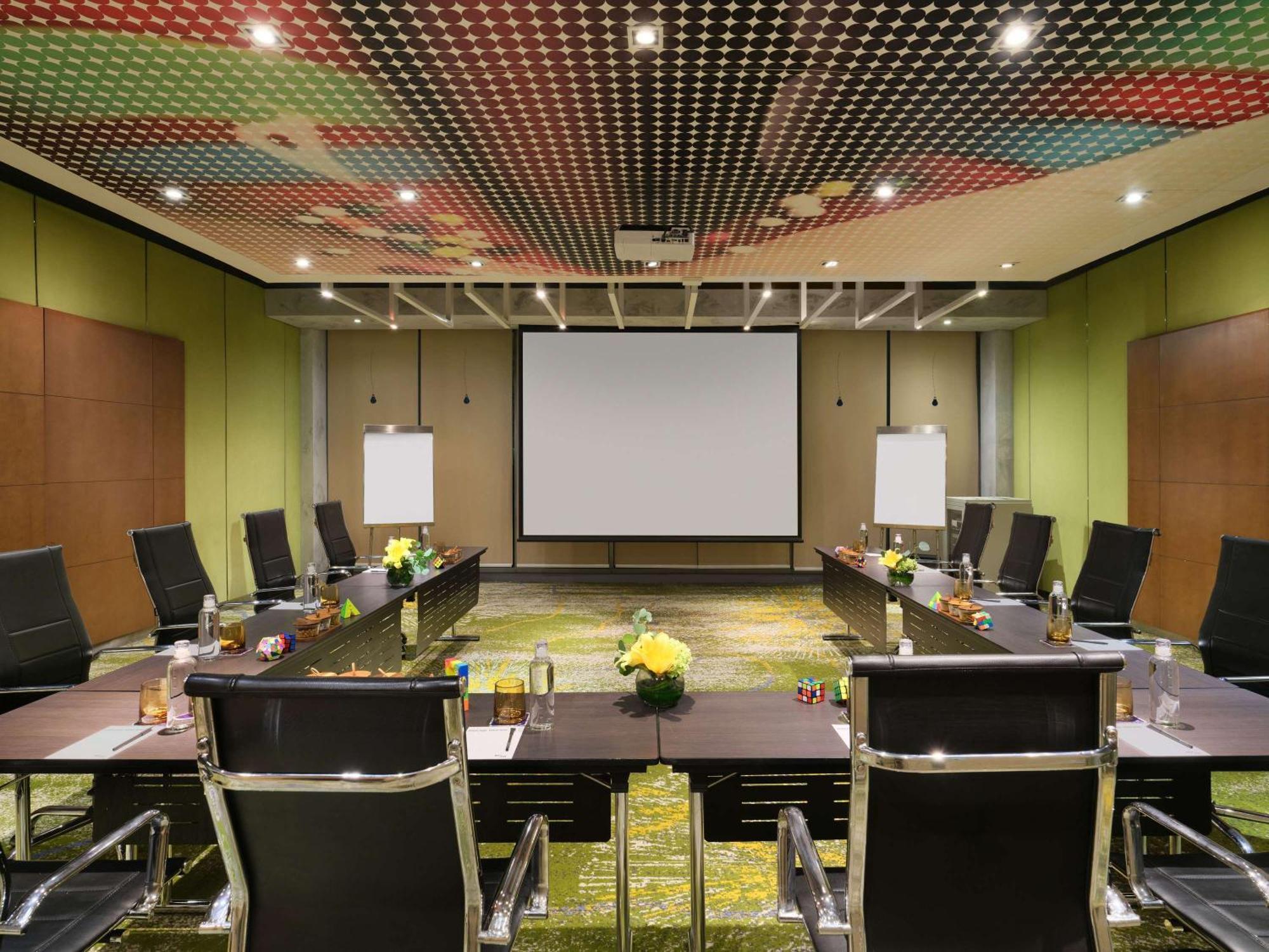 Pullman Jakarta Central Park Exteriör bild Meeting room