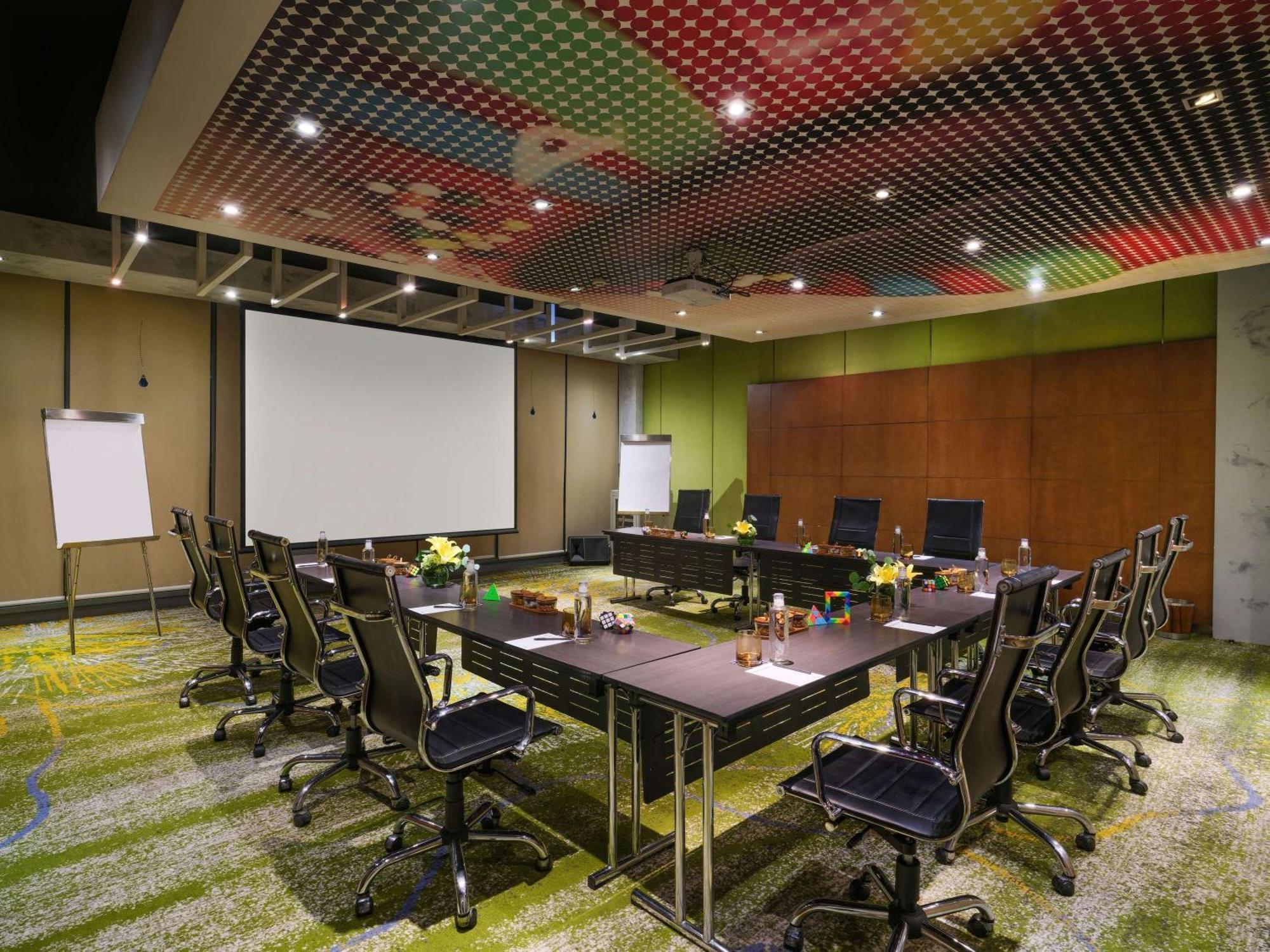 Pullman Jakarta Central Park Exteriör bild Meeting room