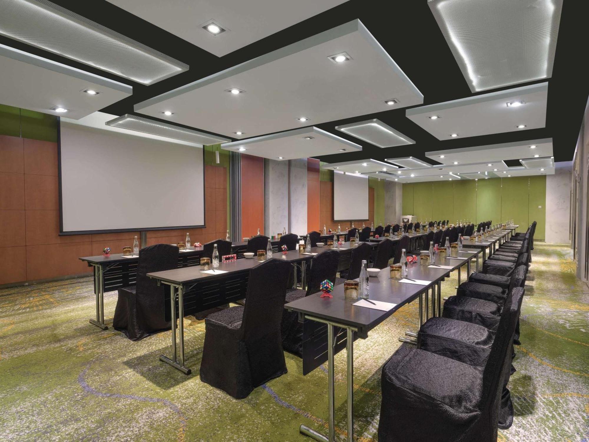 Pullman Jakarta Central Park Exteriör bild Meeting room