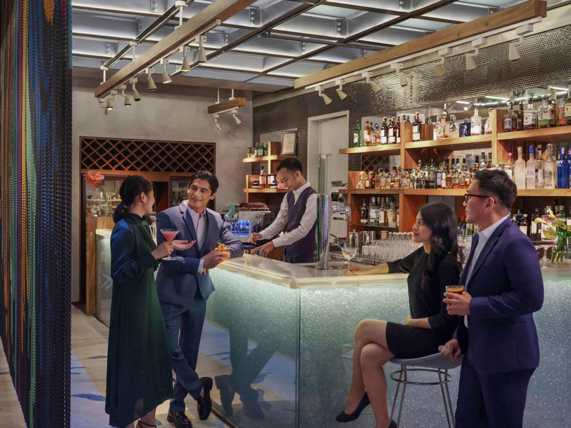 Pullman Jakarta Central Park Exteriör bild The bar at the lounge