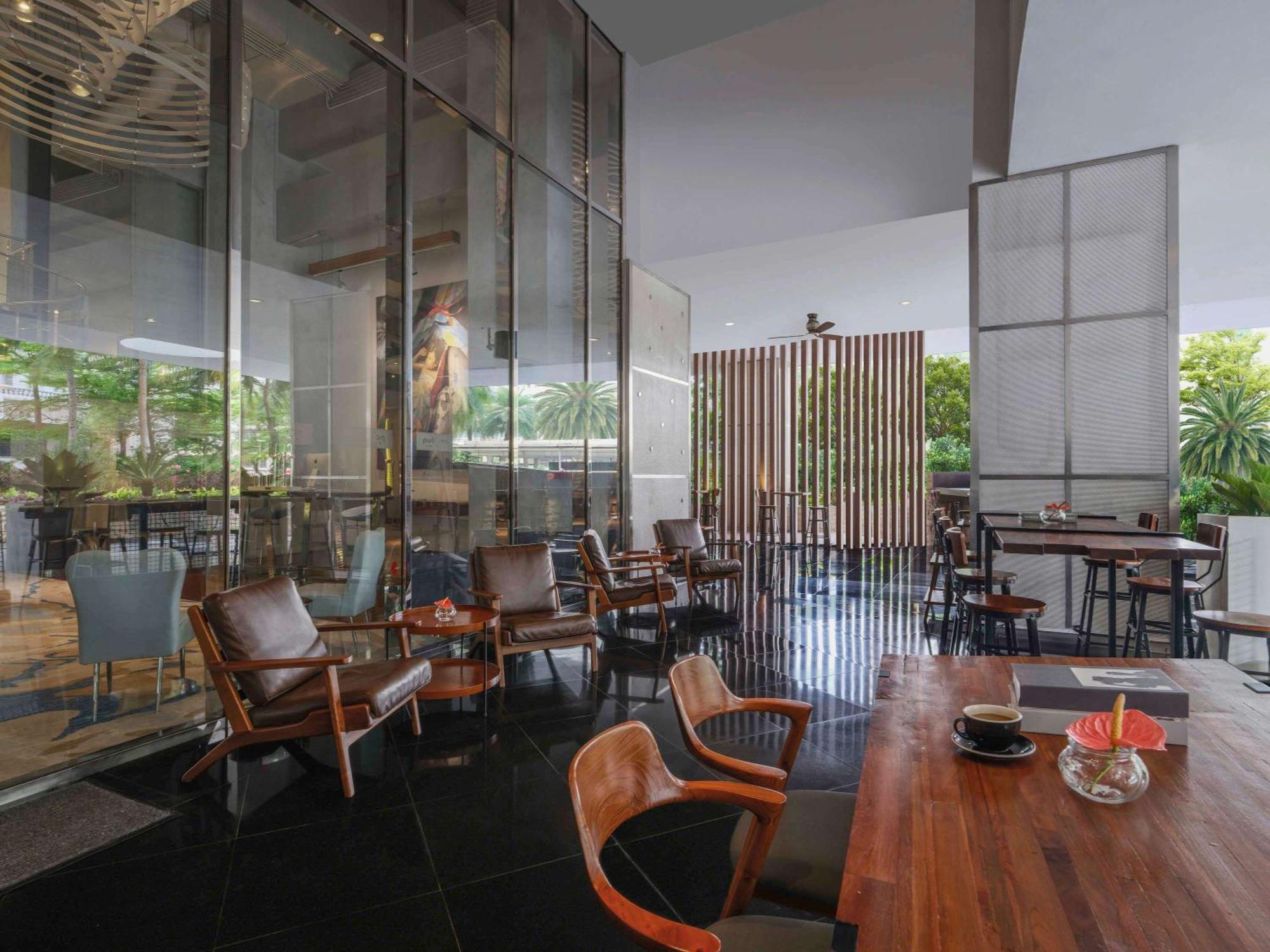 Pullman Jakarta Central Park Exteriör bild The interior of a Starbucks Reserve store in Shanghai, China