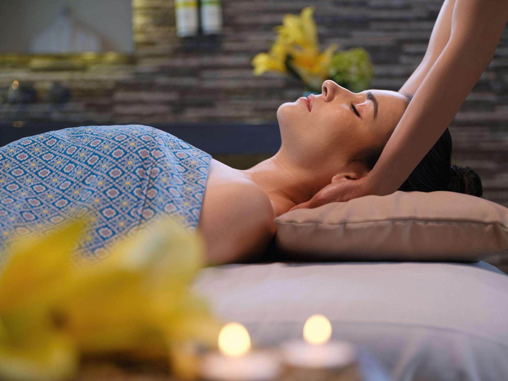 Pullman Jakarta Central Park Exteriör bild Thai head massage