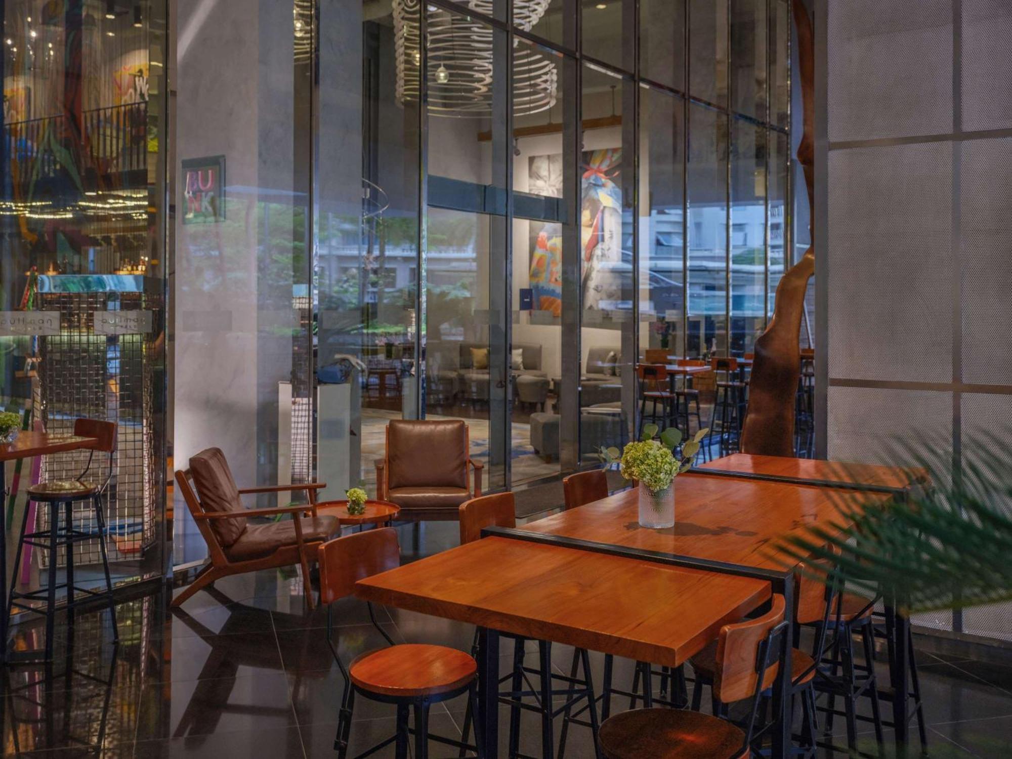 Pullman Jakarta Central Park Exteriör bild The interior of the Starbucks Reserve Roastery in Seattle