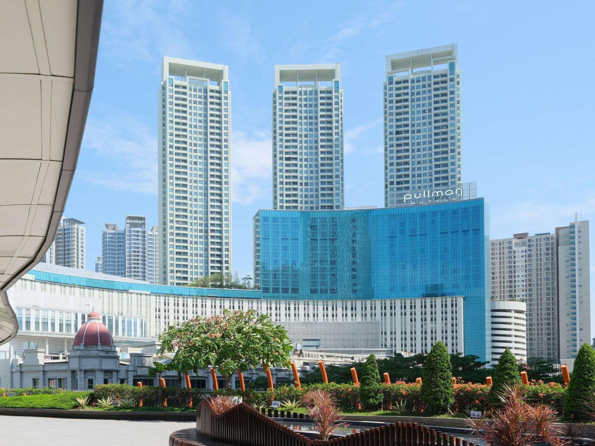Pullman Jakarta Central Park Exteriör bild The complex in 2016