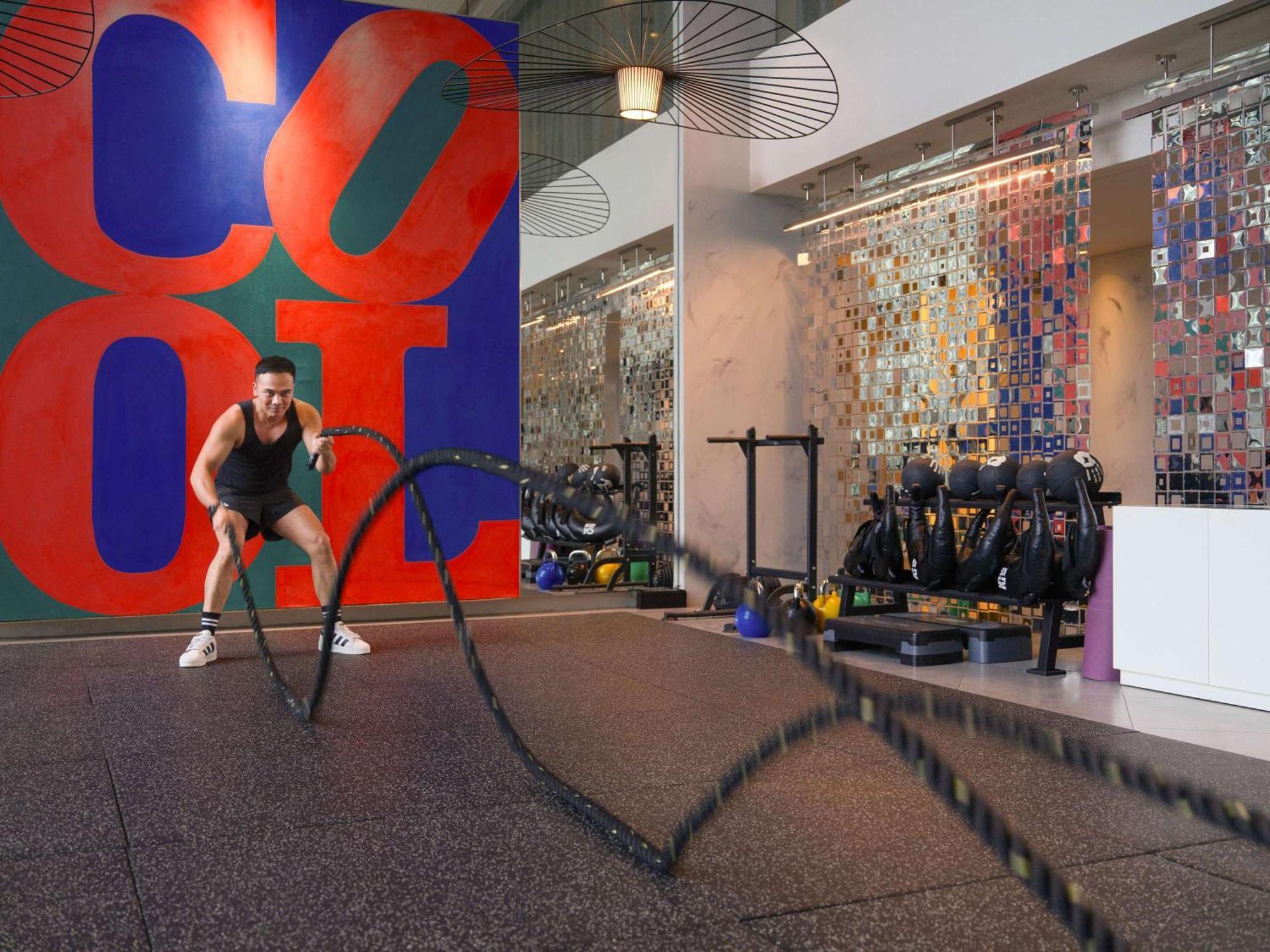 Pullman Jakarta Central Park Exteriör bild The gym at the Standard East Village